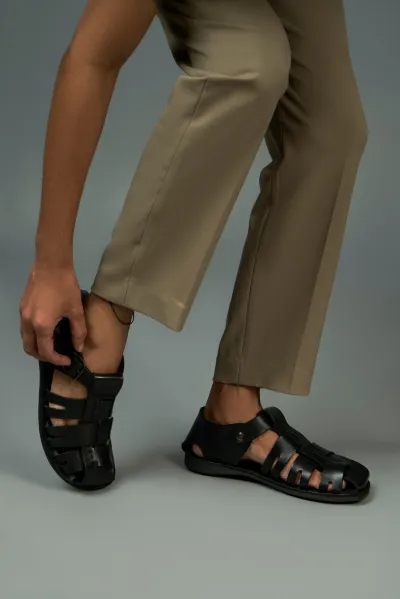 Ferro Sandals - Black